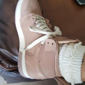 Steve Madden "Bizzy" high top sneaker in Blush Women Size 9